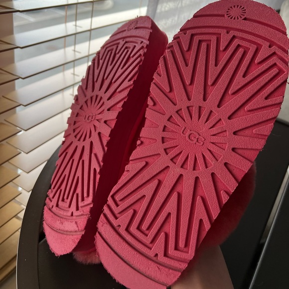 UGG slippers - Picture 3 of 3